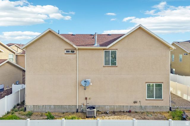 5037 W LONDON BAY DR, Riverton, UT 84096