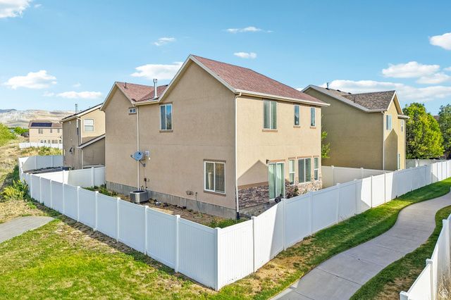 5037 W LONDON BAY DR, Riverton, UT 84096