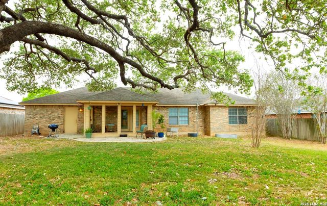 324 Bunker Hill, Pleasanton, TX 78064