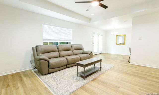 324 Bunker Hill, Pleasanton, TX 78064