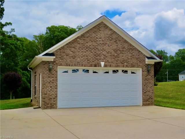 132 Feather Ridge Circle, Reidsville, NC 27320