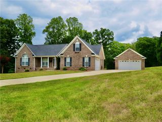 132 Feather Ridge Circle, Reidsville, NC 27320