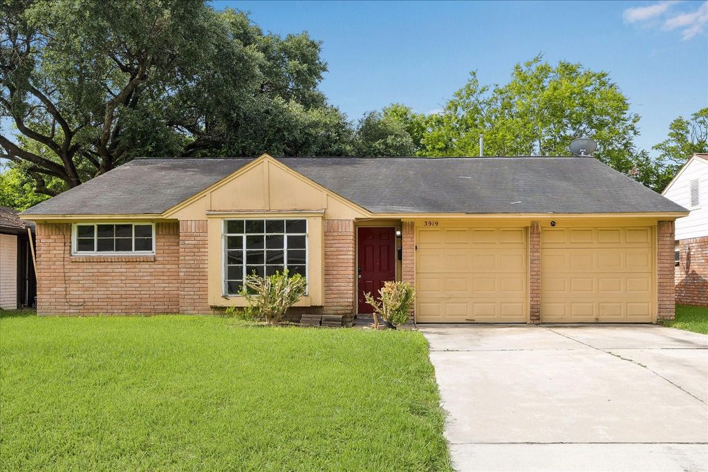 3919 Heatherbrook Drive, Houston, TX 77045