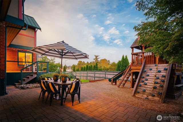 937 N 71st Street, Seattle, WA 98103