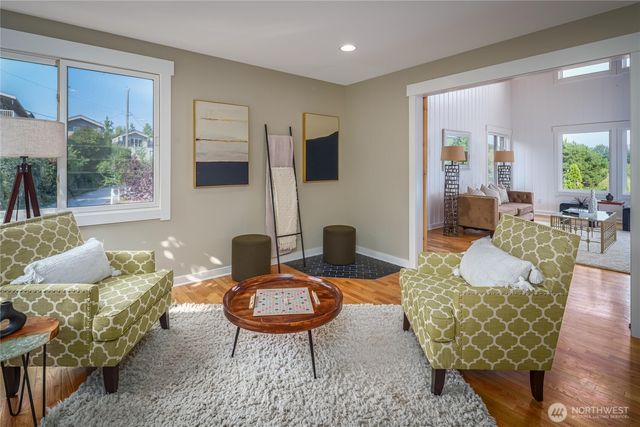 937 N 71st Street, Seattle, WA 98103