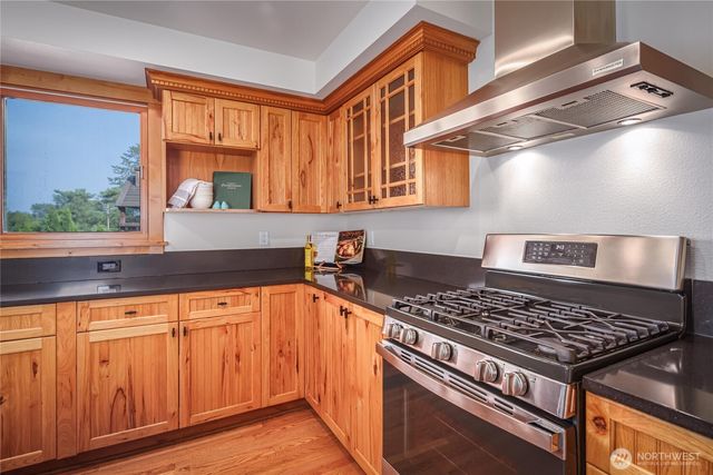 937 N 71st Street, Seattle, WA 98103