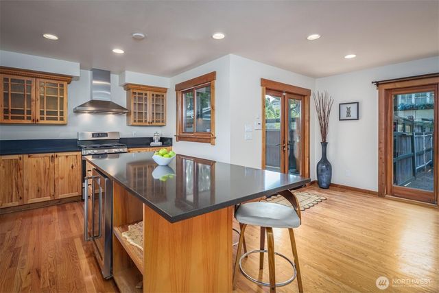 937 N 71st Street, Seattle, WA 98103