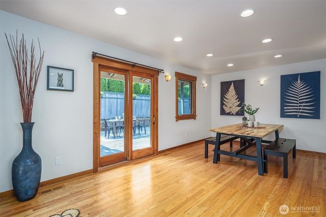 937 N 71st Street, Seattle, WA 98103