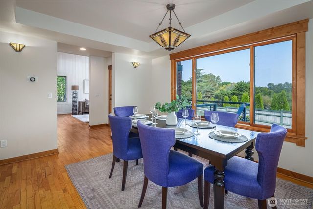 937 N 71st Street, Seattle, WA 98103