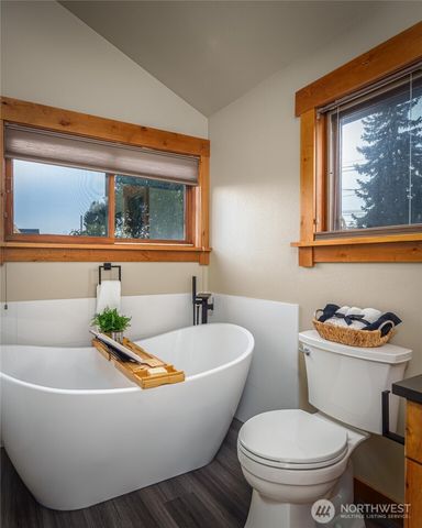 937 N 71st Street, Seattle, WA 98103