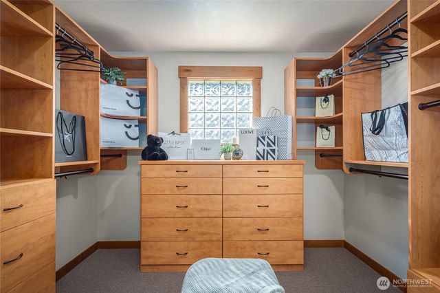 937 N 71st Street, Seattle, WA 98103