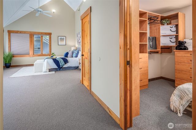 937 N 71st Street, Seattle, WA 98103