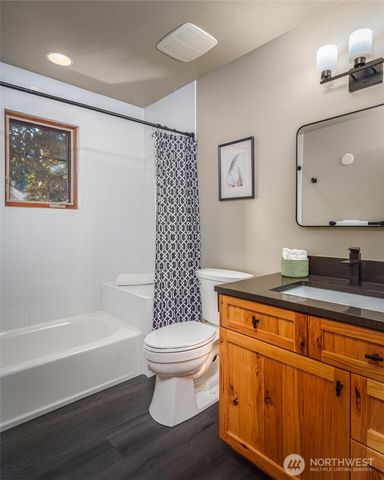 937 N 71st Street, Seattle, WA 98103