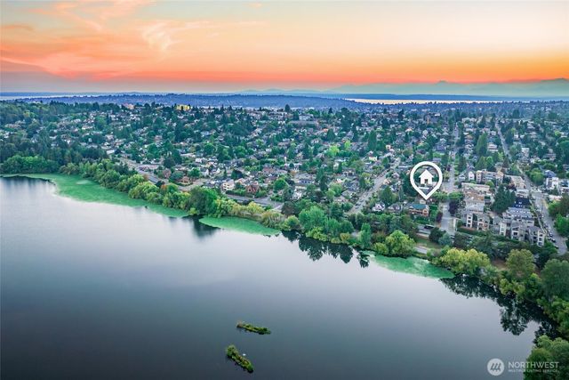 937 N 71st Street, Seattle, WA 98103