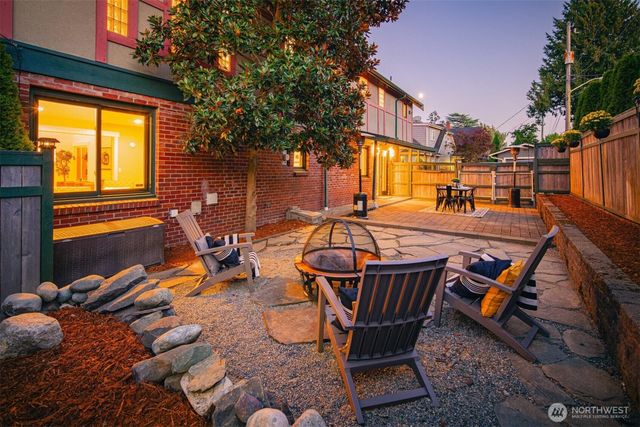 937 N 71st Street, Seattle, WA 98103