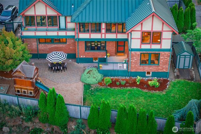 937 N 71st Street, Seattle, WA 98103