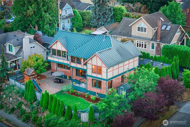 937 N 71st Street, Seattle, WA 98103