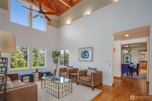 937 N 71st Street, Seattle, WA 98103