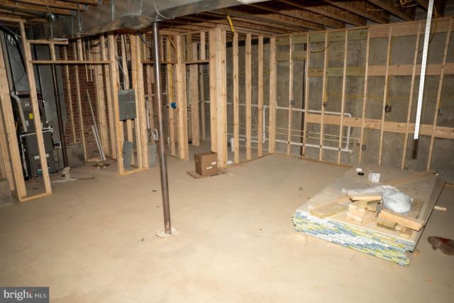 3704 SUITLAND RD SE, Washington, DC 20020