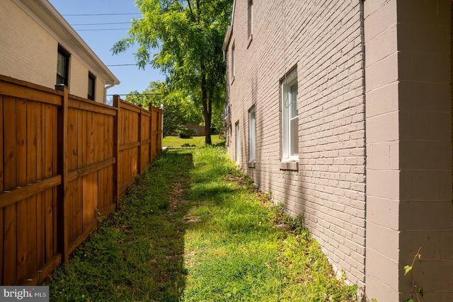 3704 SUITLAND RD SE, Washington, DC 20020