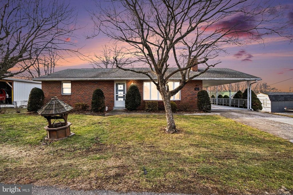 105 CHESTNUT ALY, Halifax, PA 17032