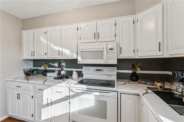 1168 Kingman Road, Pomona, KS 66076