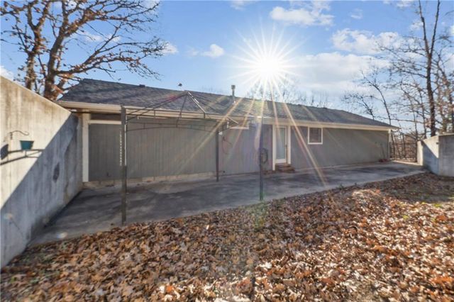 1168 Kingman Road, Pomona, KS 66076