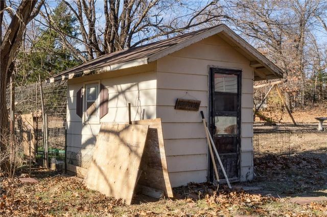 1168 Kingman Road, Pomona, KS 66076