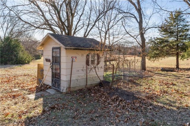 1168 Kingman Road, Pomona, KS 66076