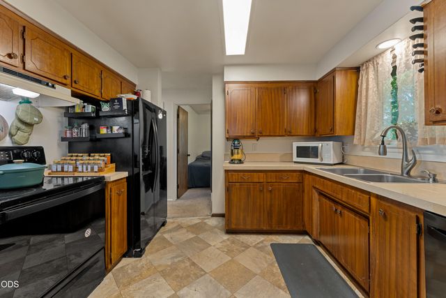 1120 SW Cottonwood Street, Grants Pass, OR 97526
