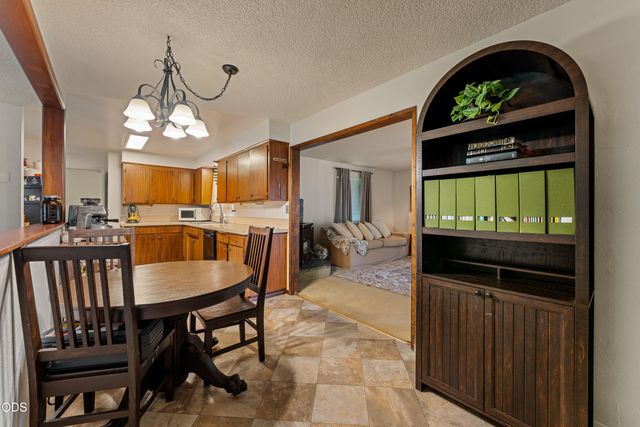 1120 SW Cottonwood Street, Grants Pass, OR 97526