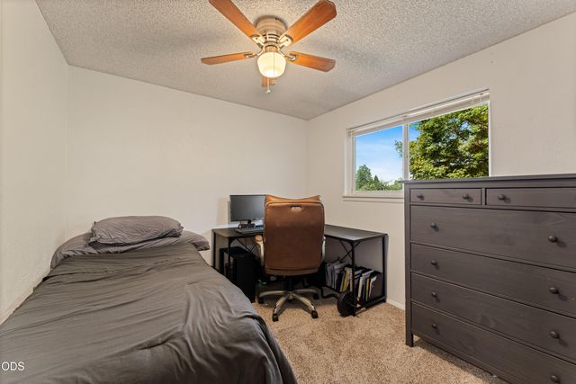 1120 SW Cottonwood Street, Grants Pass, OR 97526