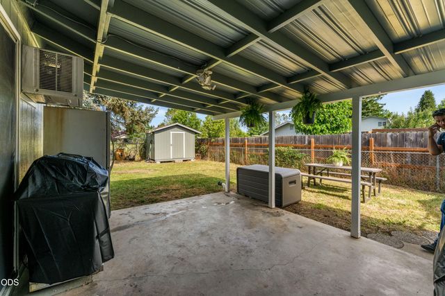 1120 SW Cottonwood Street, Grants Pass, OR 97526