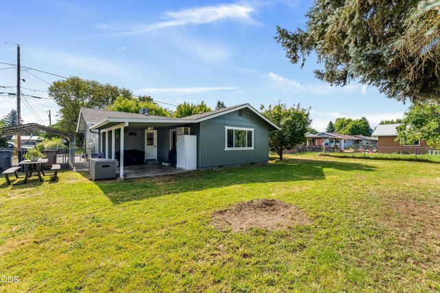 1120 SW Cottonwood Street, Grants Pass, OR 97526
