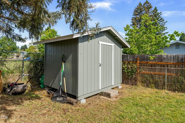 1120 SW Cottonwood Street, Grants Pass, OR 97526