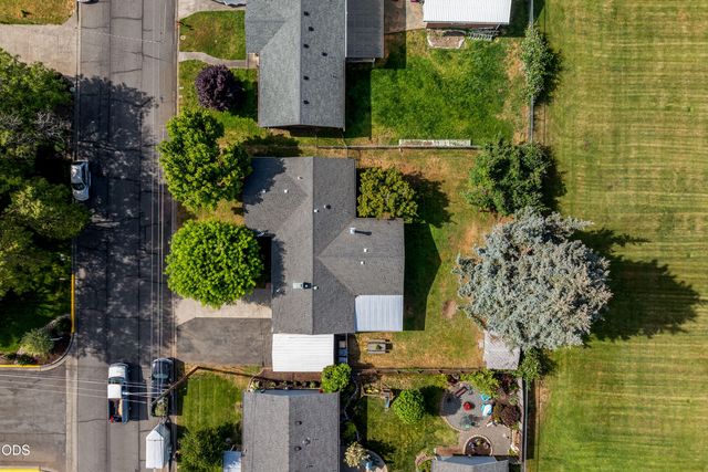 1120 SW Cottonwood Street, Grants Pass, OR 97526