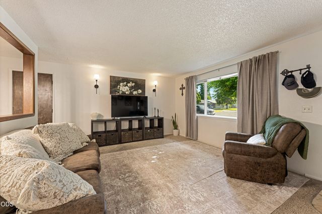1120 SW Cottonwood Street, Grants Pass, OR 97526
