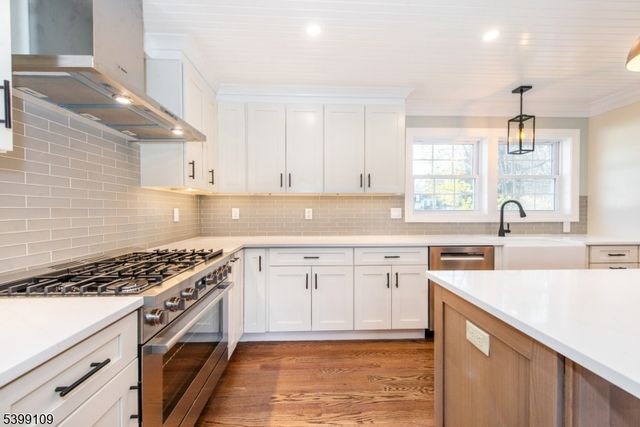 44 4Th Ave, Roseland Boro, NJ 07068