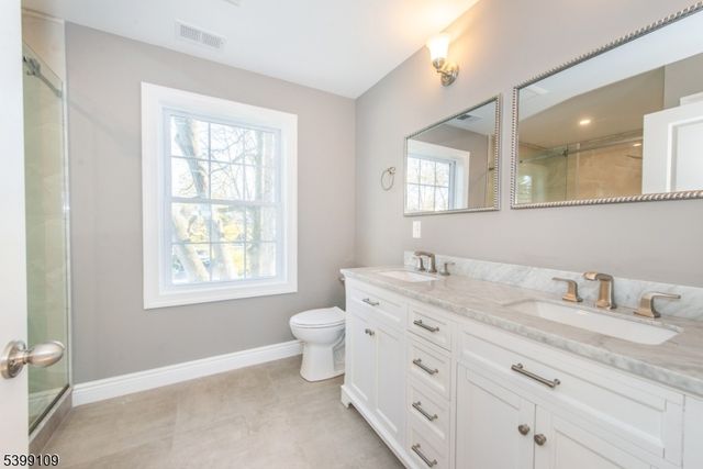 44 4Th Ave, Roseland Boro, NJ 07068