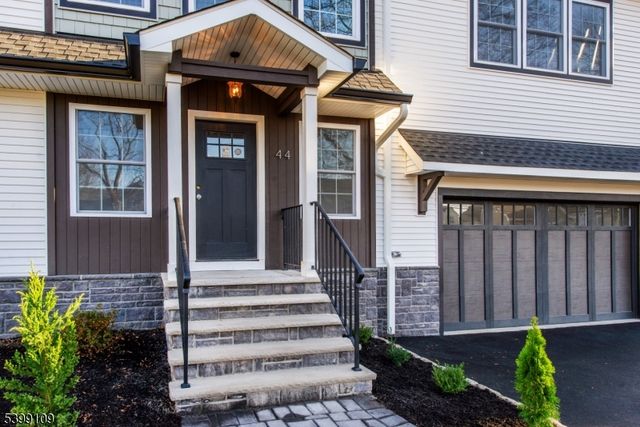 44 4Th Ave, Roseland Boro, NJ 07068