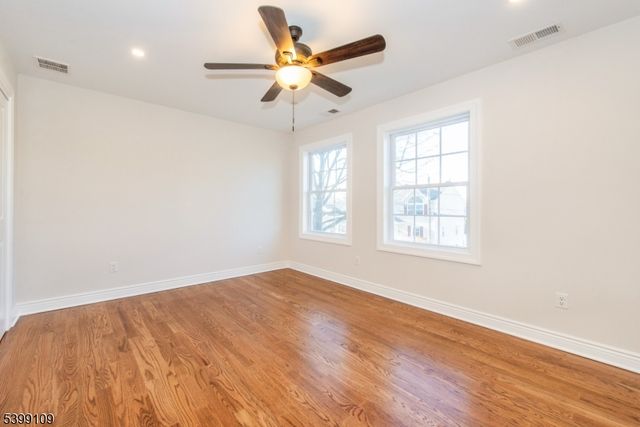 44 4Th Ave, Roseland Boro, NJ 07068