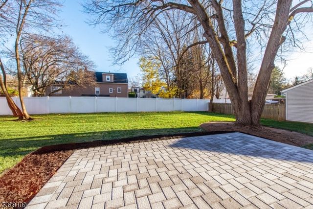 44 4Th Ave, Roseland Boro, NJ 07068