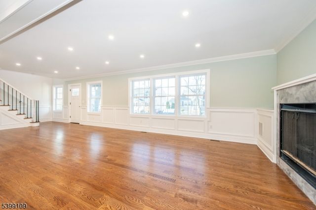 44 4Th Ave, Roseland Boro, NJ 07068