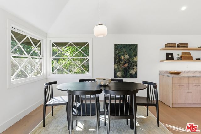 7401 Costello Avenue, Van Nuys (los Angeles), CA 91405