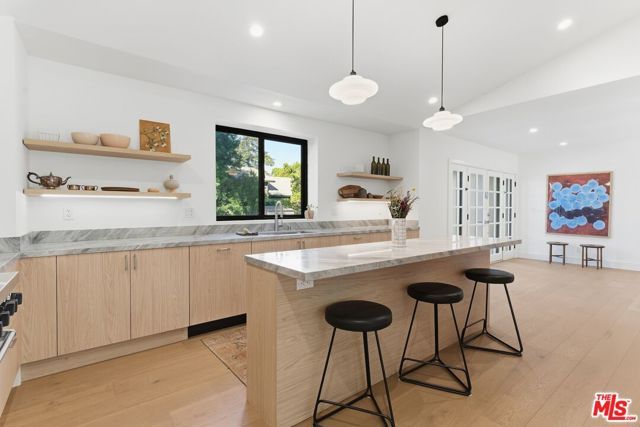 7401 Costello Avenue, Van Nuys (los Angeles), CA 91405