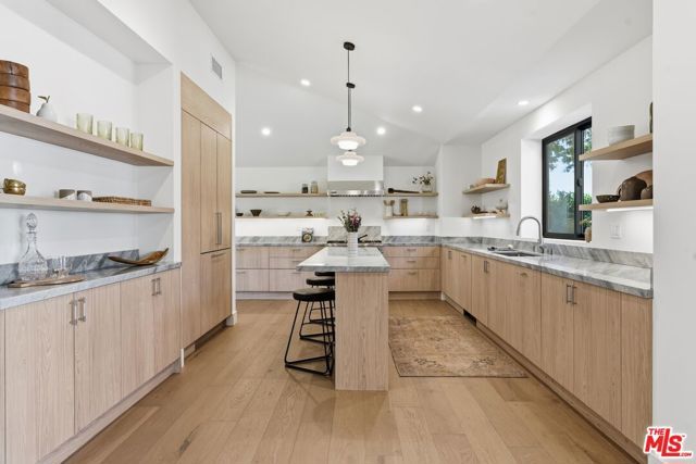 7401 Costello Avenue, Van Nuys (los Angeles), CA 91405