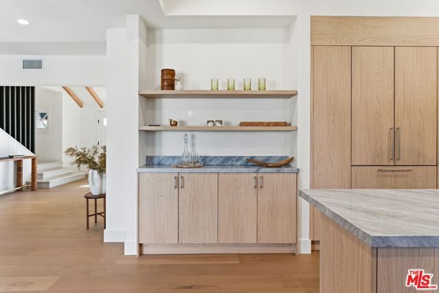 7401 Costello Avenue, Van Nuys (los Angeles), CA 91405