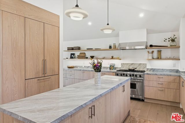 7401 Costello Avenue, Van Nuys (los Angeles), CA 91405