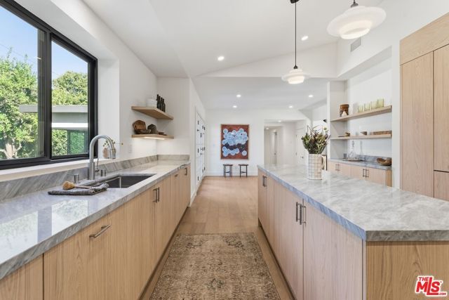 7401 Costello Avenue, Van Nuys (los Angeles), CA 91405