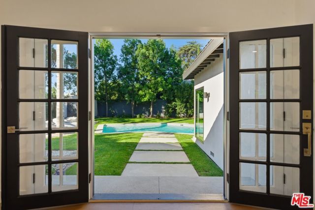 7401 Costello Avenue, Van Nuys (los Angeles), CA 91405